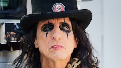 ALICE COOPER's Official Book 'Starring Alice Cooper' Due In May 2024